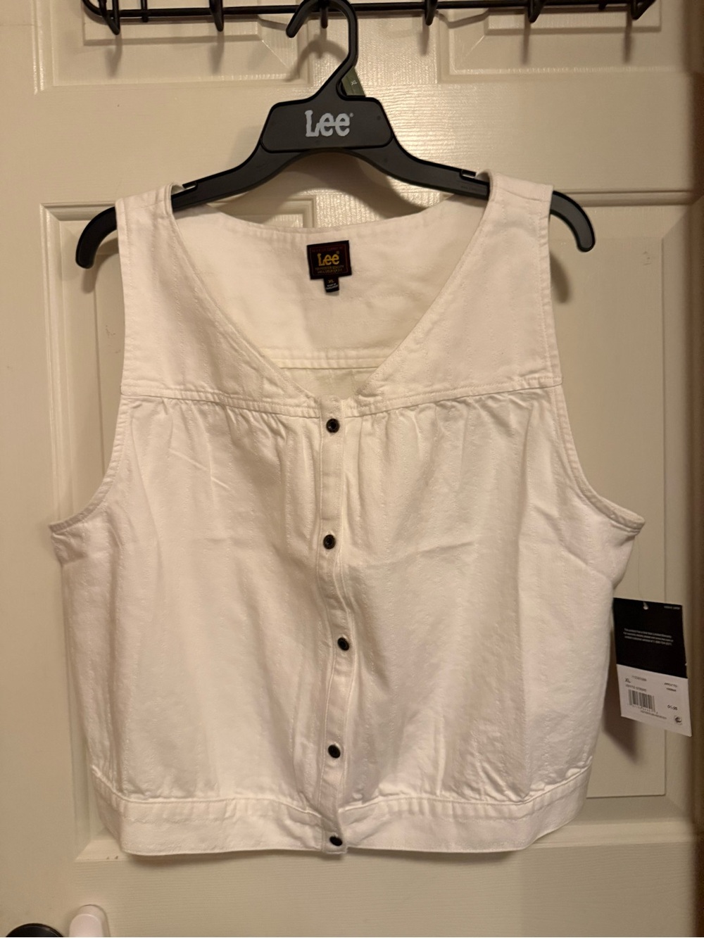 Lee White Sleeveless Button-Front Vest - Picture 7 of 17